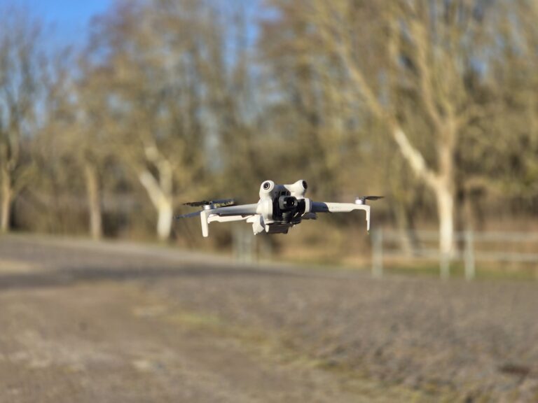 DJI Mini 4 Pro im Flug – professionelle Event-Dokumentation aus der Luft